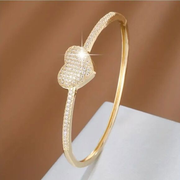 Luxury Exquisite Heart Gold Diamond Bangle Bracelet - Picture 1 of 4